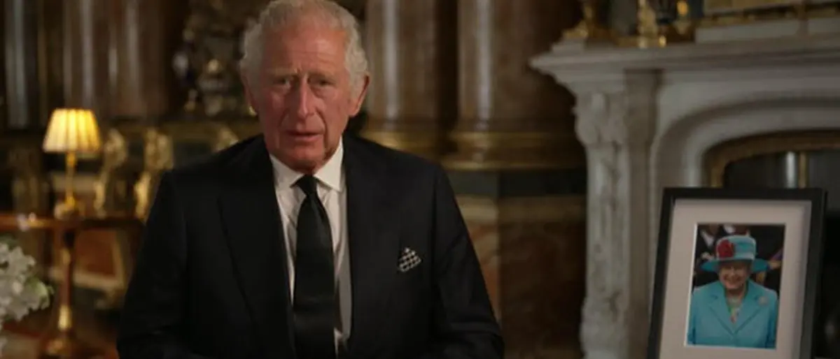 Il primo discorso di re Carlo alla nazione: «Vi servirò per tutta la mia vita»
