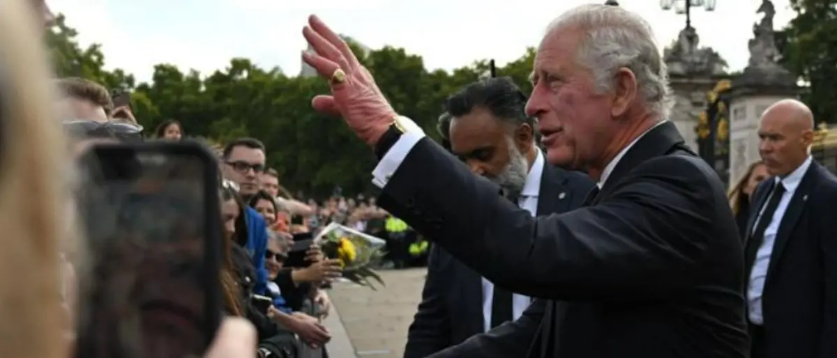 Regno Unito, Carlo III proclamato re a St James: la cerimonia a due giorni dalla morte di Elisabetta