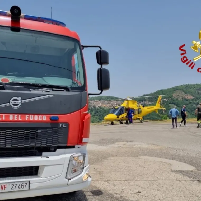 Sersale, va a pescare ma viene colto da malore e sviene: soccorso dai vigili del fuoco