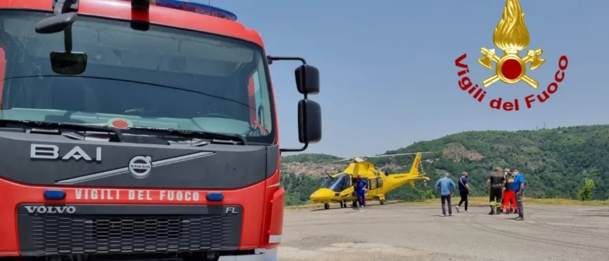 Sersale, va a pescare ma viene colto da malore e sviene: soccorso dai vigili del fuoco
