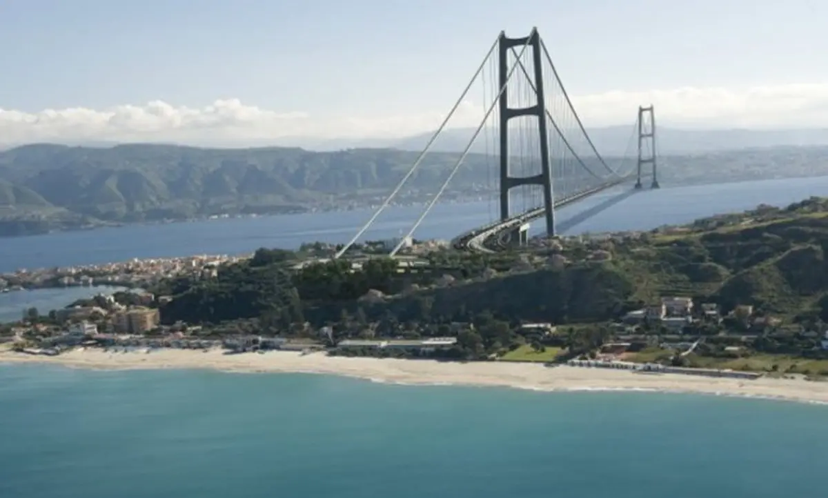 Ponte sullo Stretto, Meloni: «Il Sud ne ha bisogno. Deve far parte del Piano nazionale»