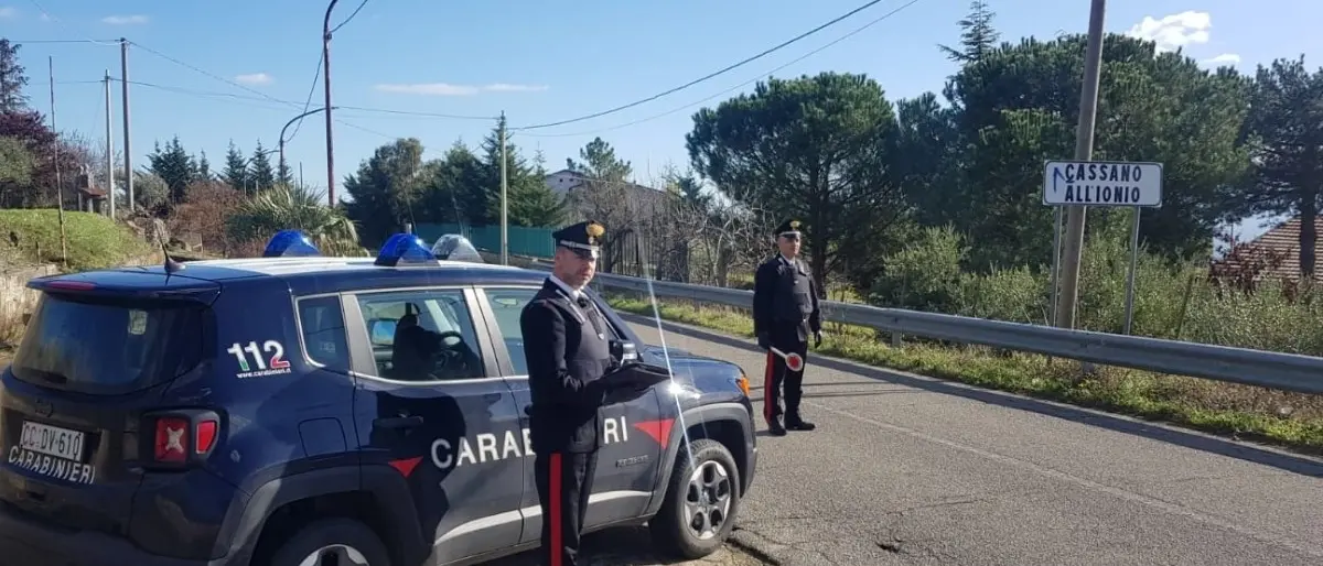 Cassano: non vuole stare ai domiciliari a casa del padre, va in caserma e si fa arrestare