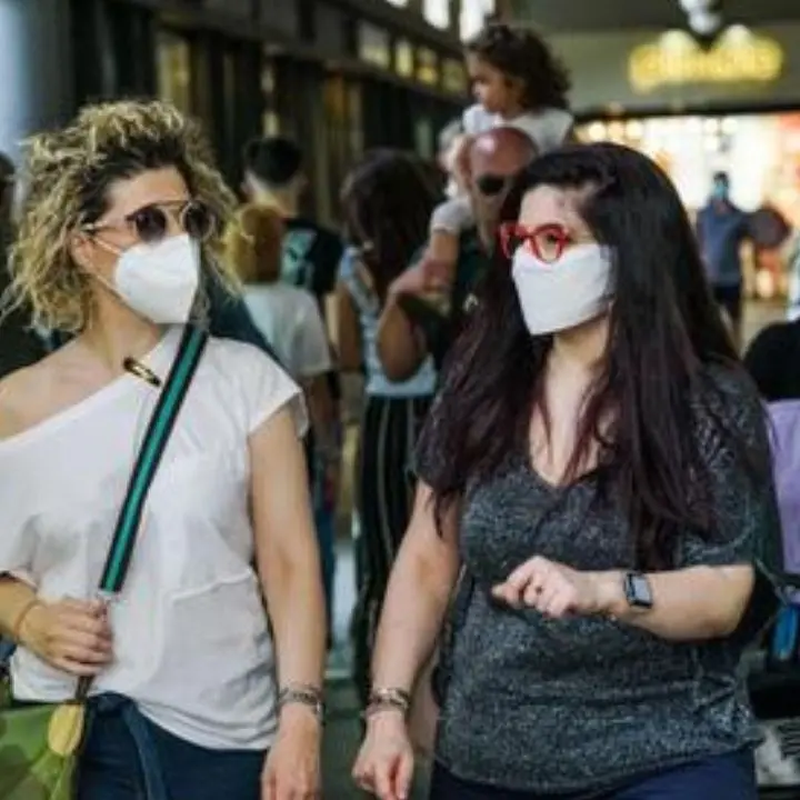 Covid, Cts: «Ci sono le condizioni per togliere mascherina, ma decide politica»