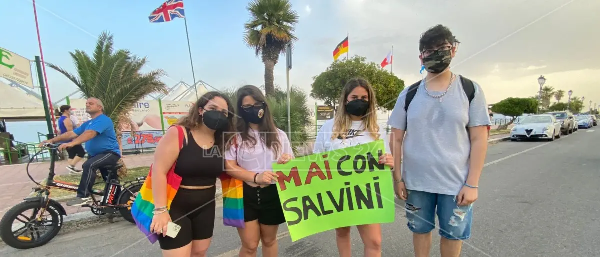 Siderno, Salvini e i baby contestatori: «Ci chiamava terroni. Noi non dimentichiamo»