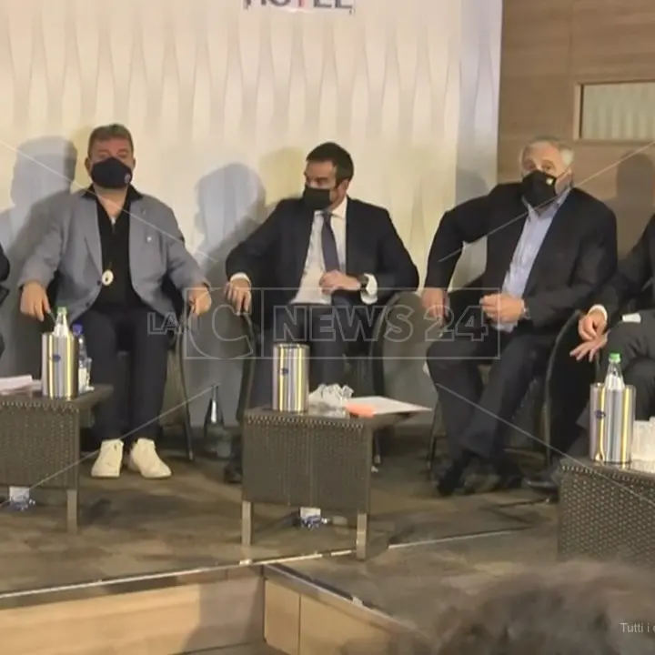 Elezioni Calabria: Berlusconi, Salvini e Meloni incoronano Roberto Occhiuto nel segno di Jole