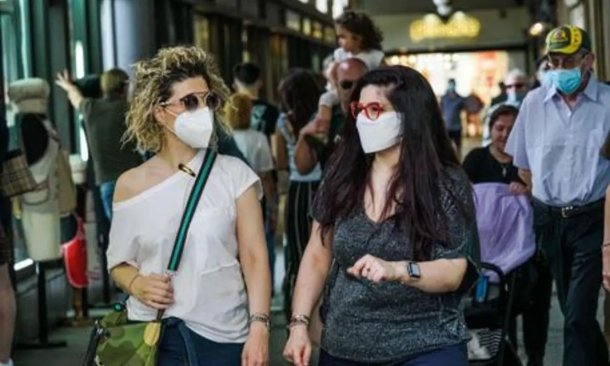 Covid, via la mascherina all'aperto dal 28 giugno: l'ordinanza del ministro Speranza