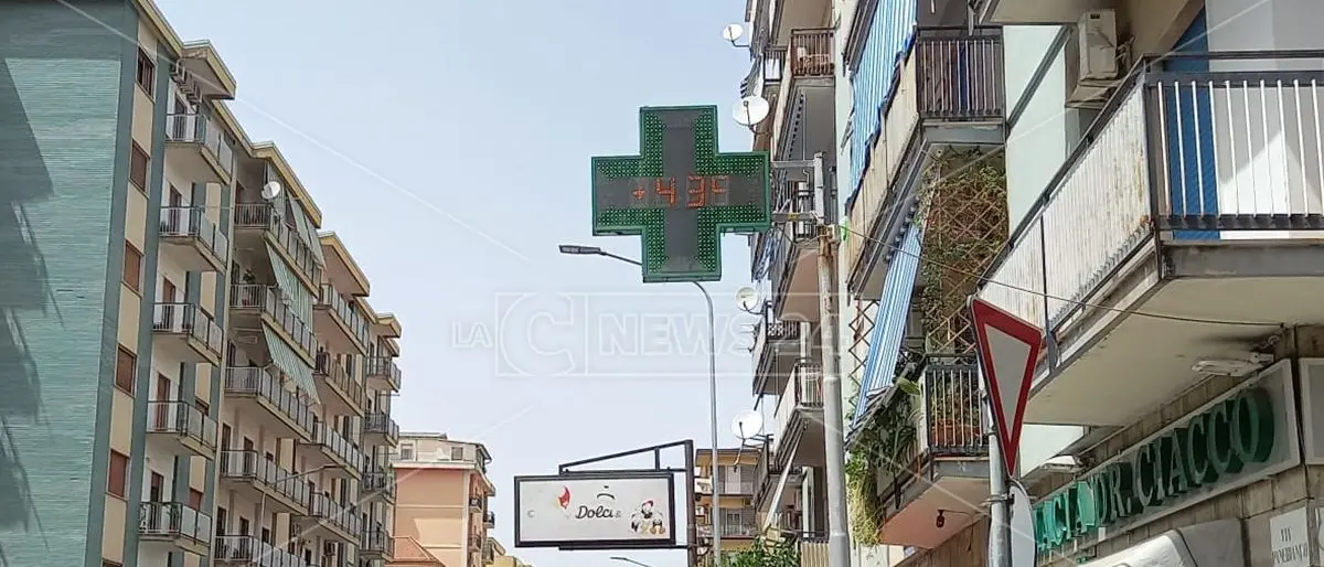 Caldo record in Calabria: ovunque temperature oltre i 40 gradi, Cosenza tocca i 44