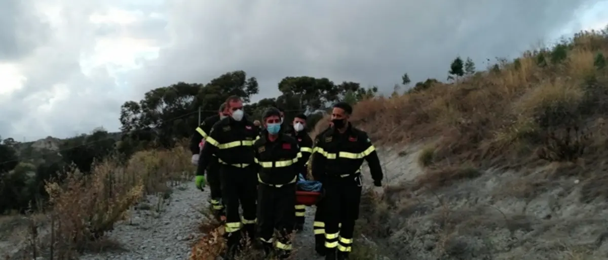 Incendio a Montebello Jonico, le fiamme si propagano per 15 ettari: gravemente ustionato un uomo