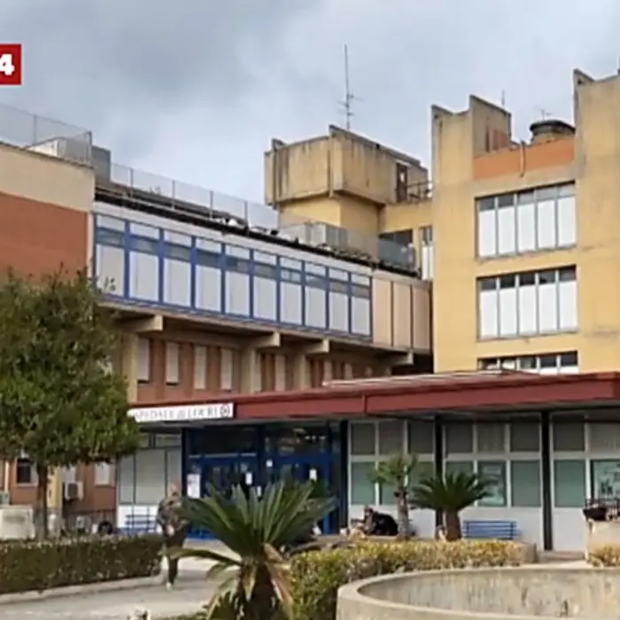 Ospedale Locri, familiari di un paziente aggrediscono un medico e devastano un reparto