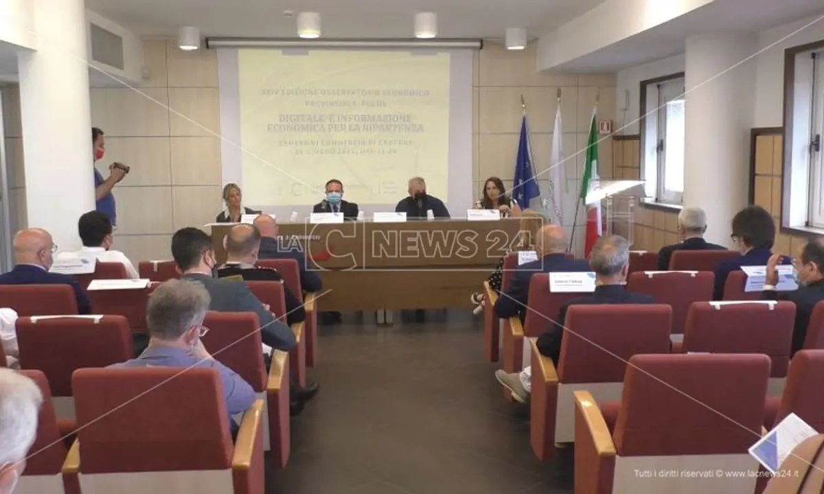 Crotonese, i dati della Camera di commercio: «Bene l’agroalimentare, strutture ricettive in calo»