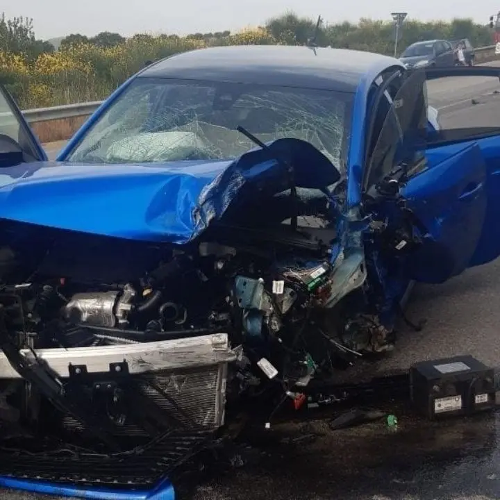 Incidente sulla trasversale delle Serre, sabato di sangue sulle strade calabresi: 2 morti e 11 feriti