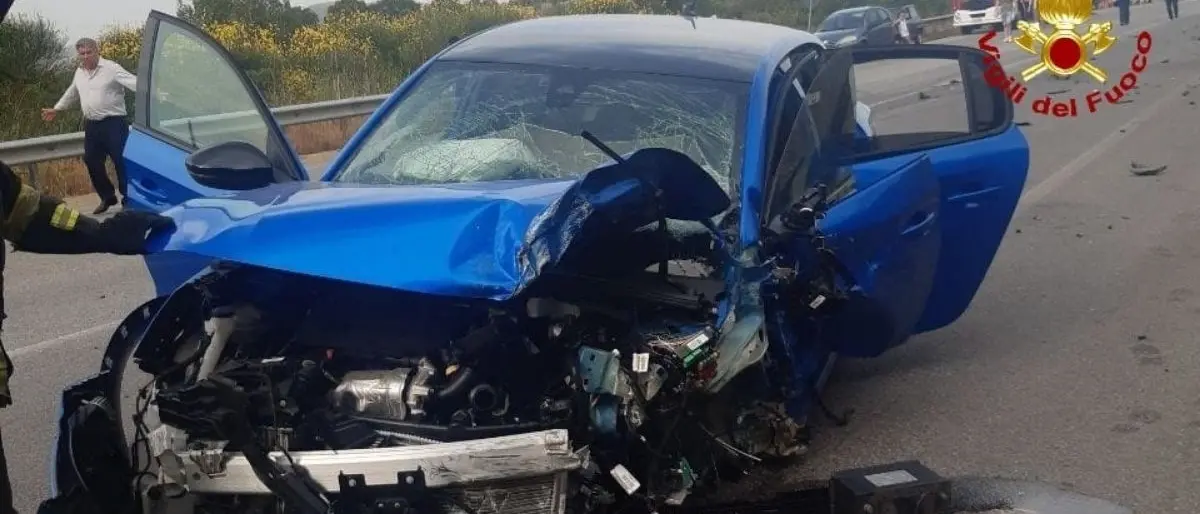 Incidente sulla trasversale delle Serre, sabato di sangue sulle strade calabresi: 2 morti e 11 feriti