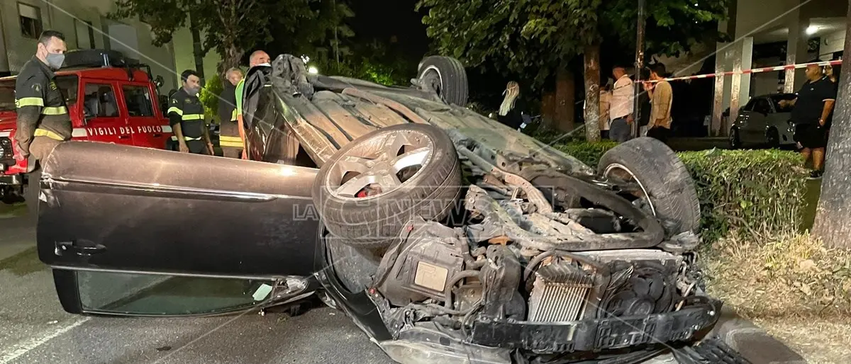 Incidente a Rende, violento schianto in centro. Tre persone ferite in maniera non grave
