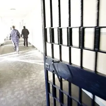 Aggressione nel carcere di Reggio Calabria, detenuto si scaglia contro due agenti