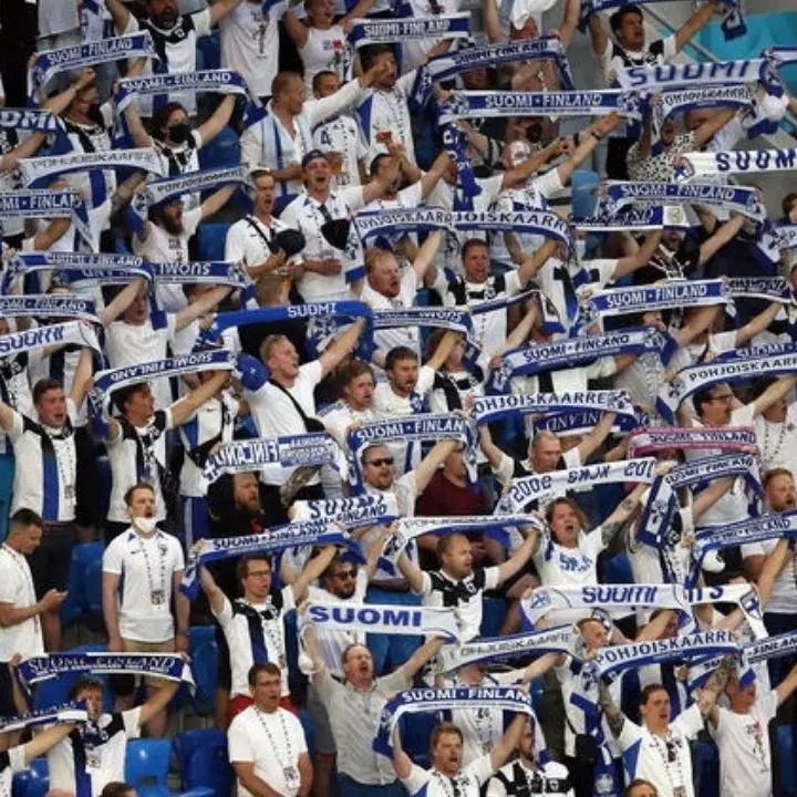 Europei 2020, 120 tifosi della Finlandia positivi al Covid: Uefa in allerta