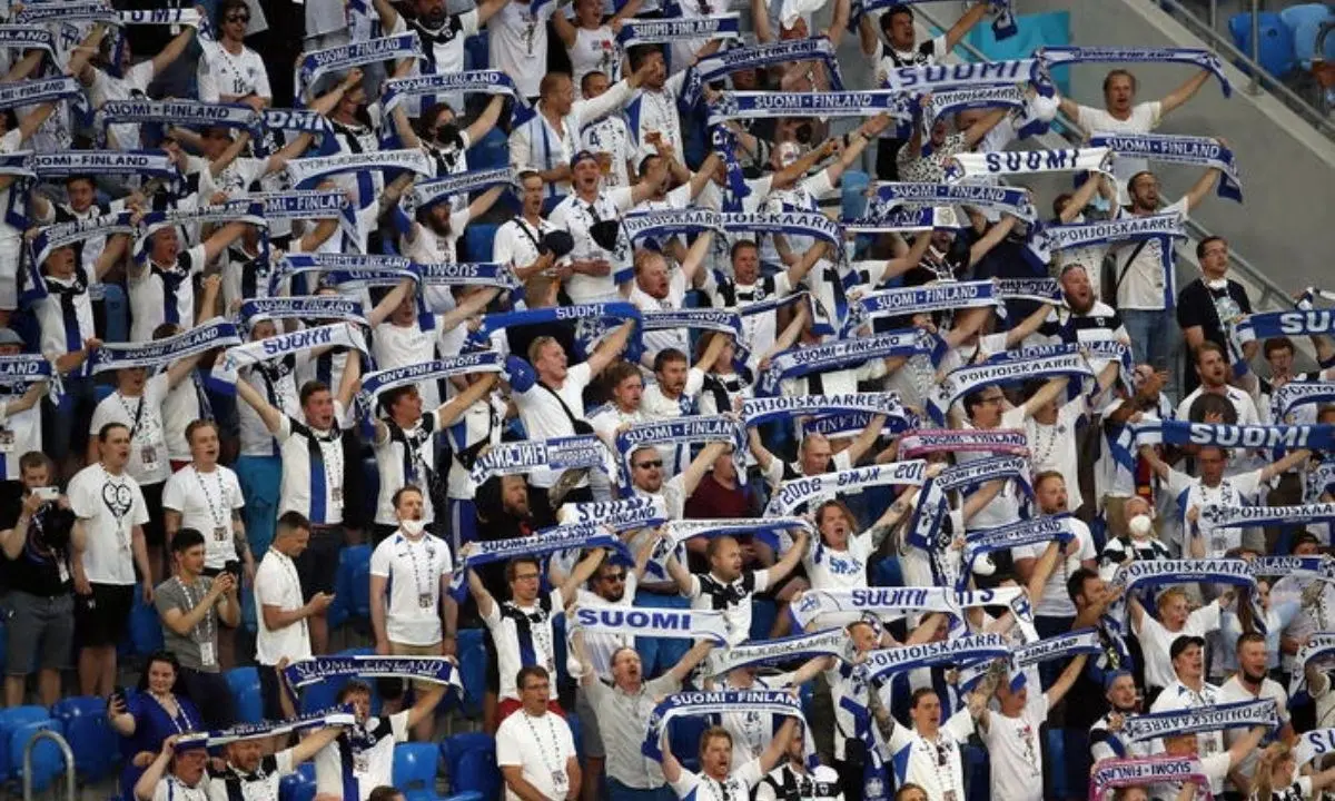 Europei 2020, 120 tifosi della Finlandia positivi al Covid: Uefa in allerta