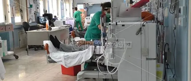 Bimbo in dialisi vuole riabbracciare i nonni calabresi, ora è possibile: «A Cosenza il posto c’è»