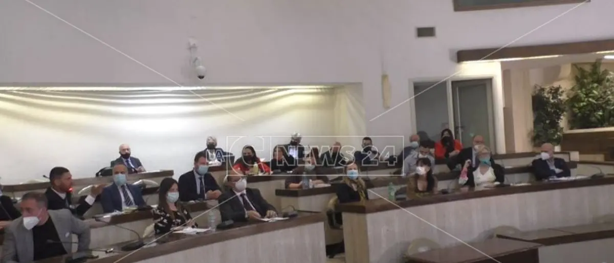 Aggressione omofoba a Crotone, i Sentinelli: «Consiglio comunale cancelli mozione contro ddl Zan»