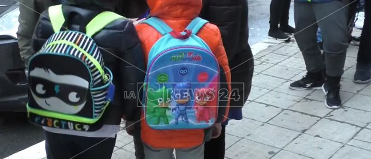 Reggio, 160 assistenti educativi ancora senza stipendio: i mesi adesso sono diventati sei