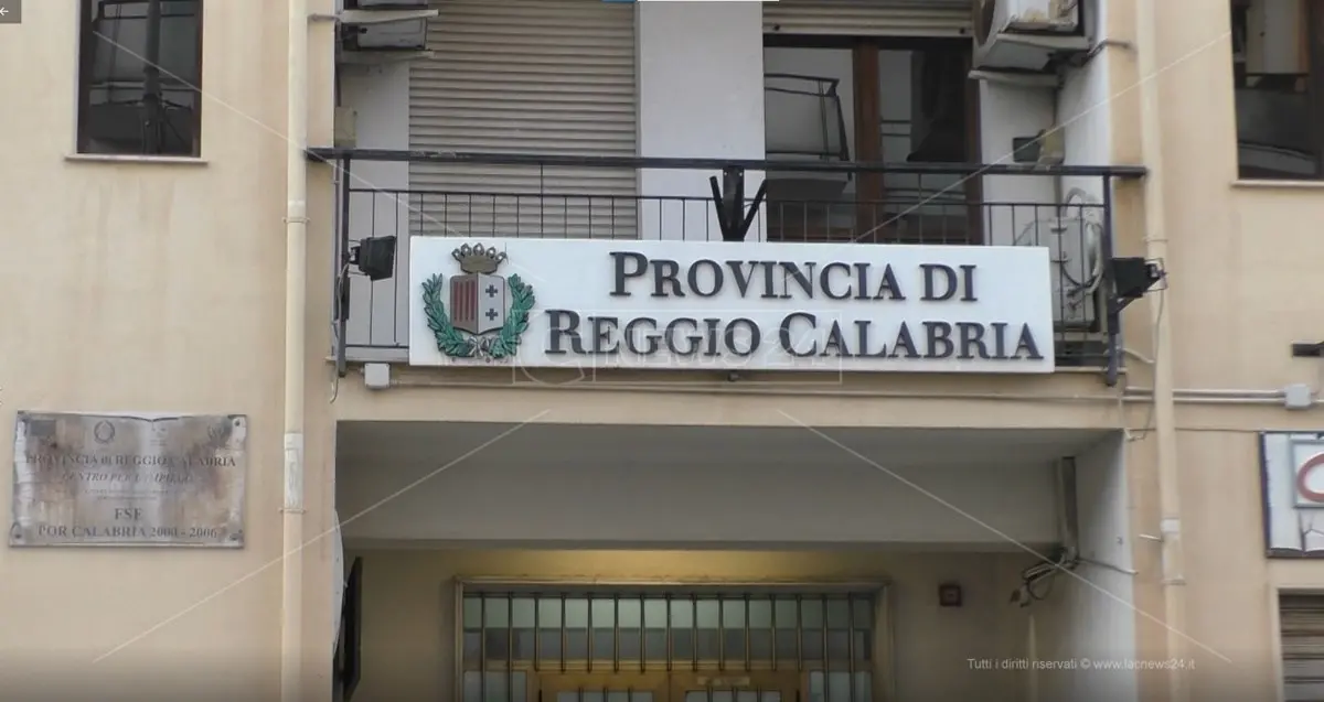 Niente nuova sede per il centro per l'impiego di Reggio Calabria che rischia di chiudere già da venerdì