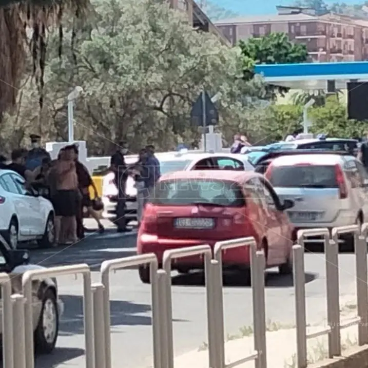 Manca l’acqua, a Rossano i cittadini esasperati bloccano la strada