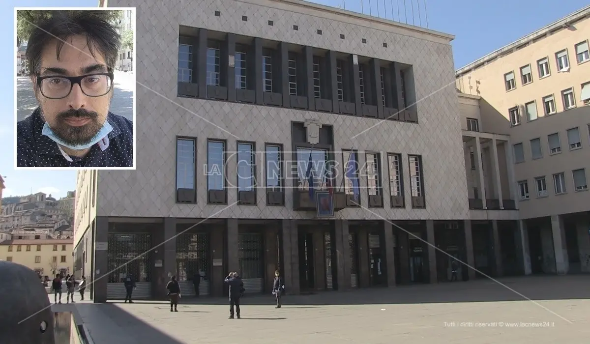 Cosenza, Italia in Comune sul dissesto: «Ogni cittadino ha un debito di oltre tremila euro»