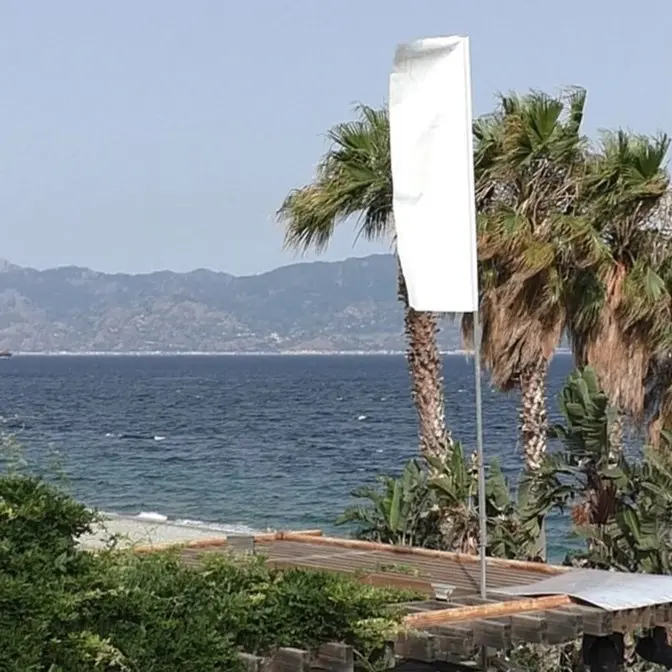 Reggio Calabria Plastic free: volontari in campo per rimuovere rifiuti sul Lungomare