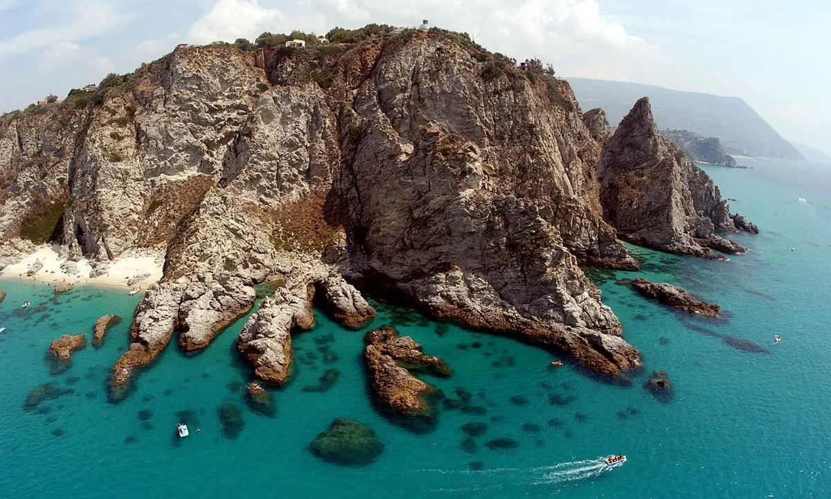 Calabria Emotions, vincono le “Note magiche” di Paparazzo e Russo con protagonista la Costa degli dei