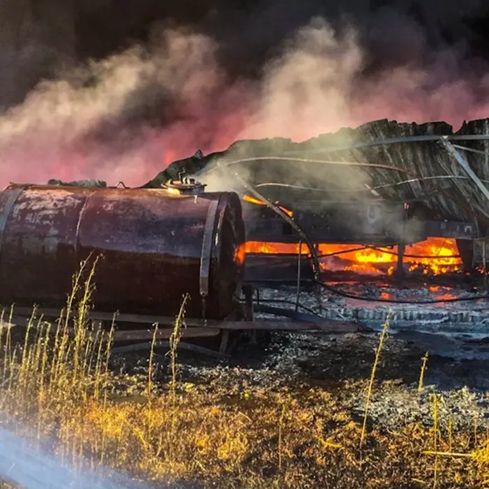 Bisignano, spaventoso incendio devasta un'azienda vivaistica nei pressi dell'autostrada