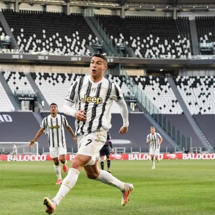 Cosenza, l'appello di una madre a Cristiano Ronaldo: «Aiutami a risvegliare mio figlio dal coma»