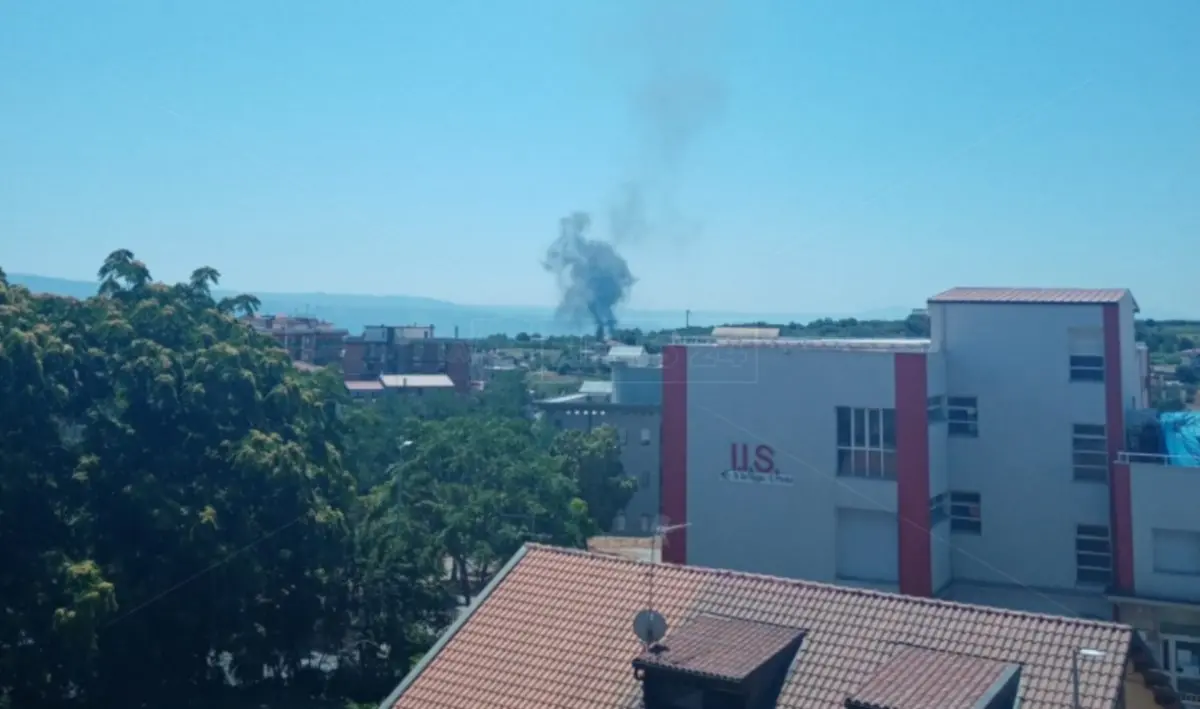 San Gregorio d'Ippona, incendio nei pressi della discarica: a fuoco pneumatici e alberi