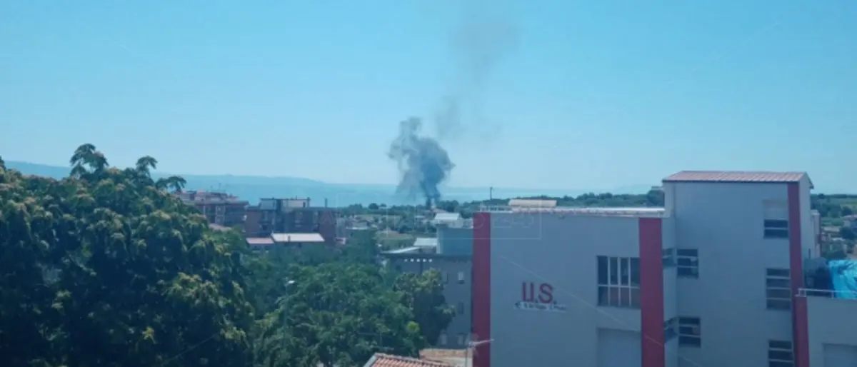 San Gregorio d'Ippona, incendio nei pressi della discarica: a fuoco pneumatici e alberi