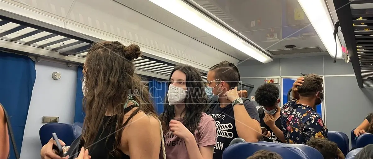 Ferrovie Calabria, un'altra domenica da incubo per i viaggiatori sulla tratta Cosenza-Paola