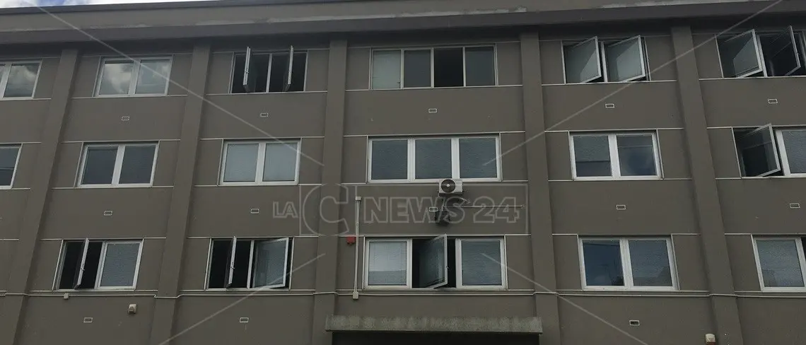 Reggio Calabria, torna la corrente negli uffici della Regione ma non basta a garantire tutti i servizi