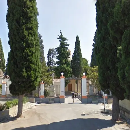 Cimitero di Corigliano, non funzionano le celle frigorifere: sequestri alla camera mortuaria