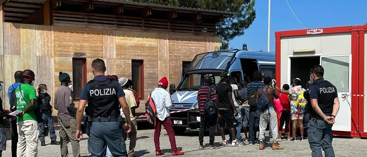 Tendopoli San Ferdinando, censiti i migranti e raccolte le adesioni per i vaccini anti Covid