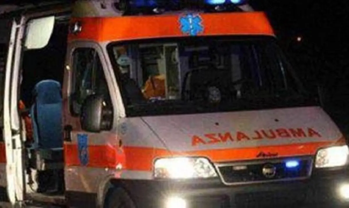 Incidente sulla 106 nella Locride: anziano travolto e ucciso da un'auto mentre attraversa la strada