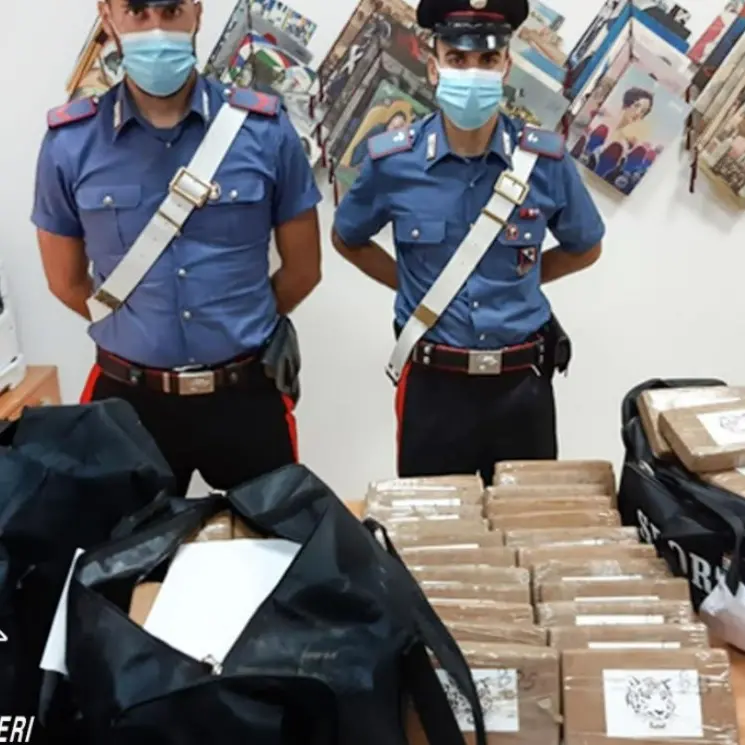 Cocaina per 7 milioni di euro in borsoni da palestra: arrestato camionista sull'A2