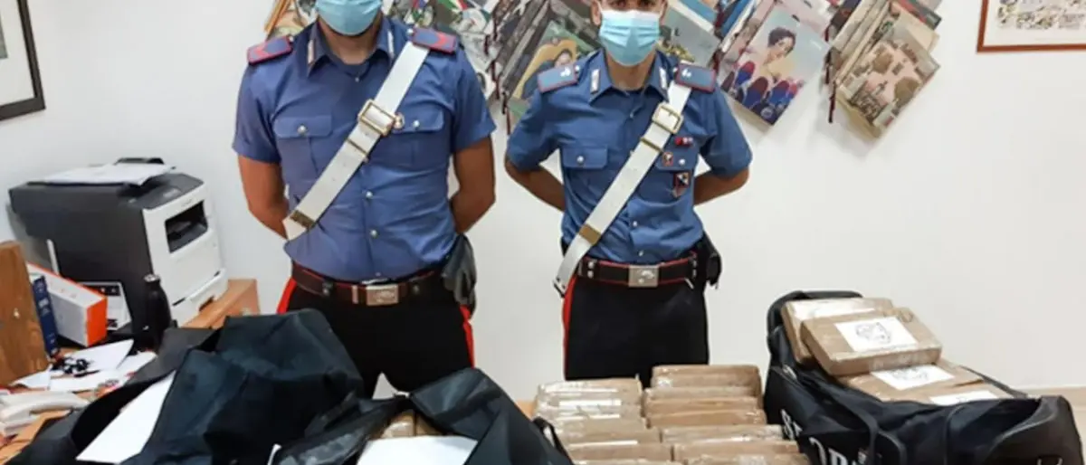 Cocaina per 7 milioni di euro in borsoni da palestra: arrestato camionista sull'A2