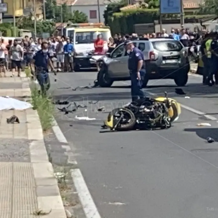 Incidente a Lamezia Terme, muore giovane centauro in uno scontro tra auto e moto