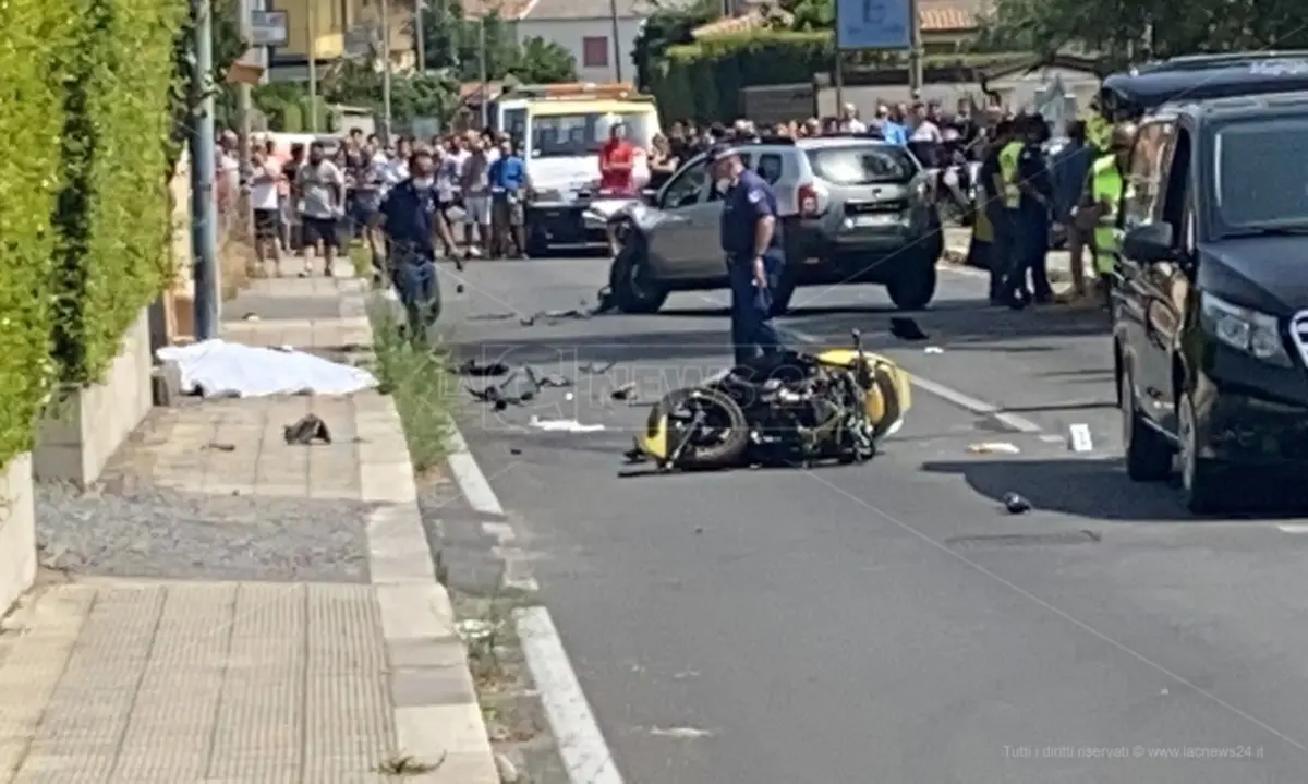 Incidente a Lamezia Terme, muore giovane centauro in uno scontro tra auto e moto