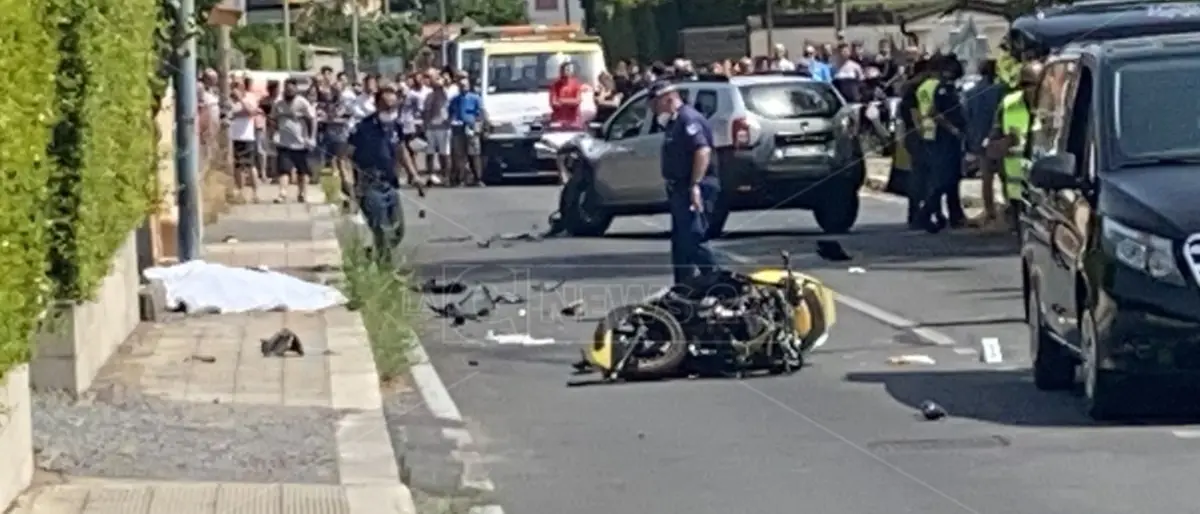 Incidente a Lamezia Terme, muore giovane centauro in uno scontro tra auto e moto