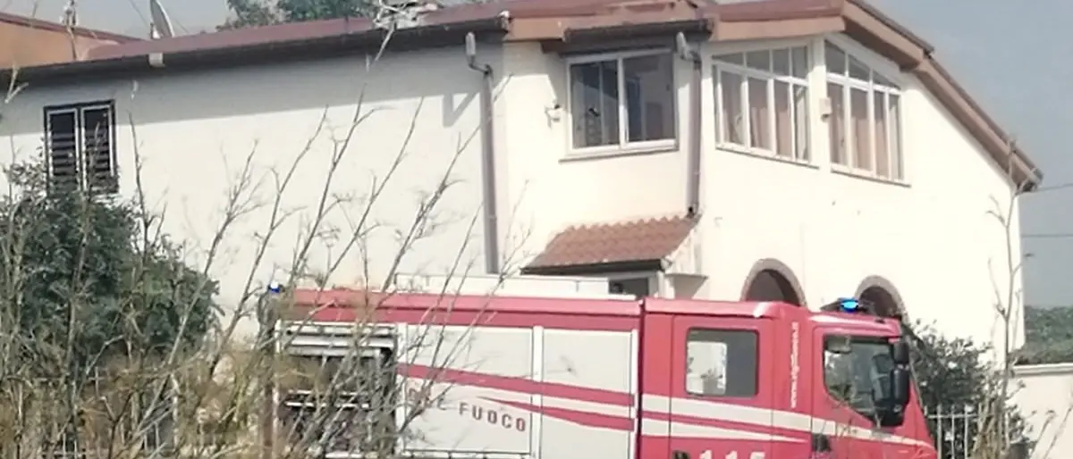 Vasto incendio a Reggio Calabria: il fuoco minaccia le case, evacuati abitanti