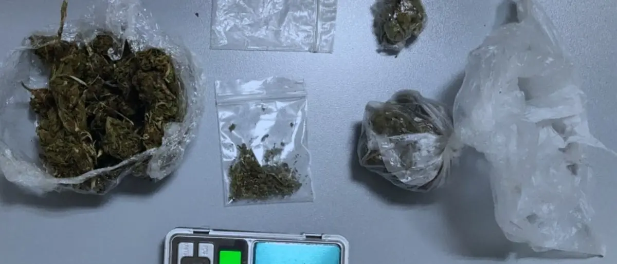 Corigliano Rossano, aveva marijuana in casa e in auto: arrestato trentenne