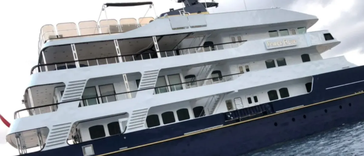 Il megayacht di Ecclestone fa tappa a Vibo Marina per fare scorta di prodotti calabresi