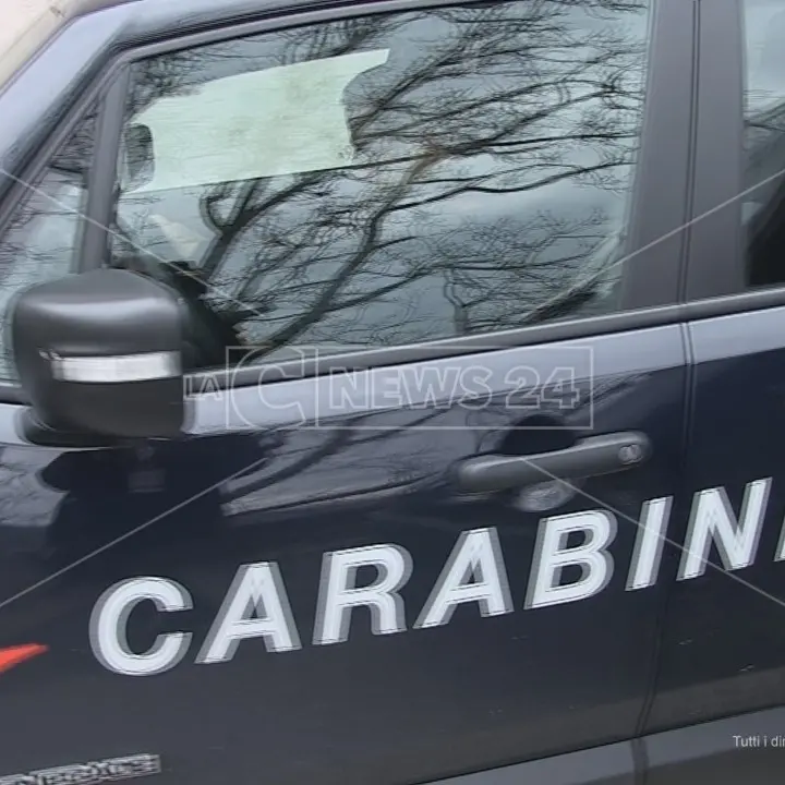 Cocaina nascosta nell'armadio di casa, arrestato un 41enne a Casabona