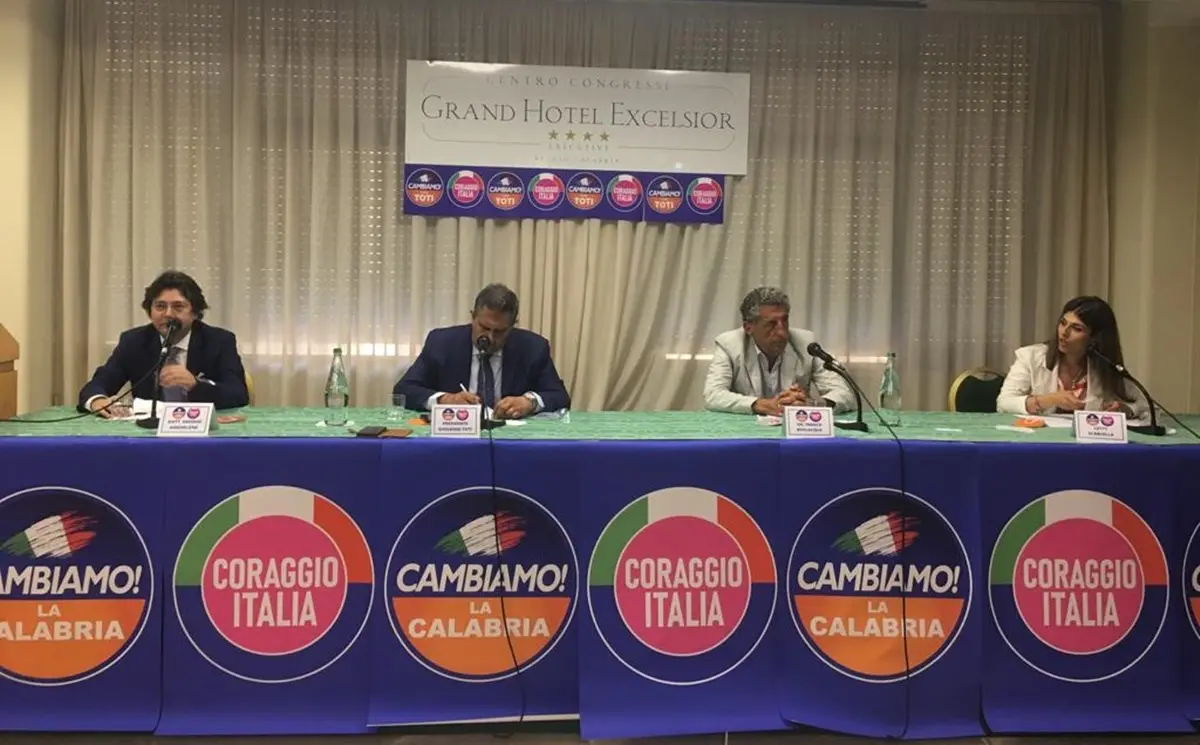 Elezioni regionali, da Reggio la sfida di Toti per la Calabria: «Centrodestra unito ma partiamo dai programmi»