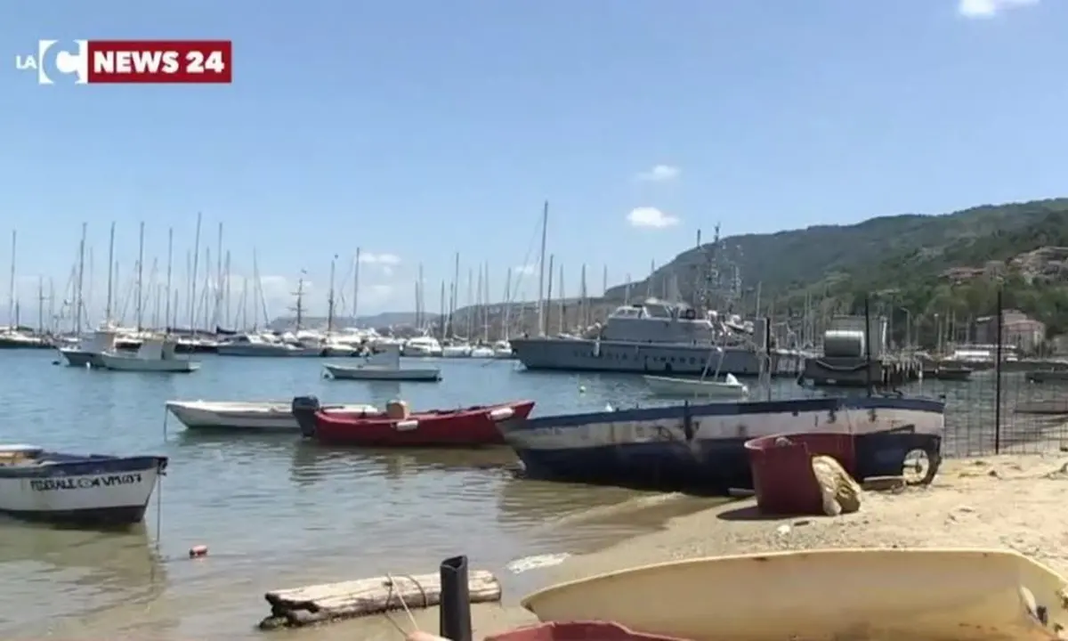 Vibo Marina, i pescatori si oppongono al pontile: «Le nostre barche sono qui da 200 anni, non ce ne andremo»