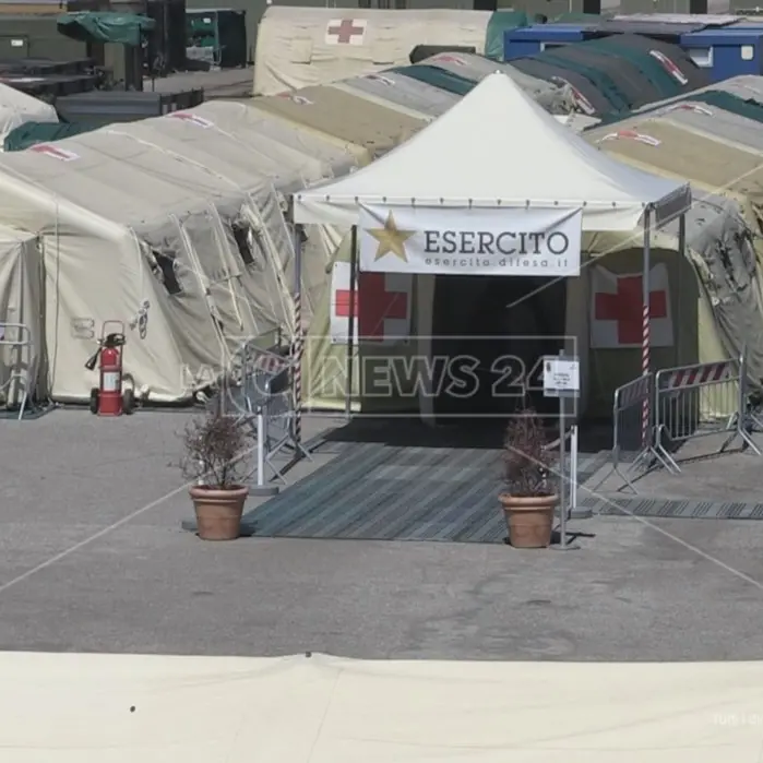 Fa troppo caldo: a Cosenza viene smobilitato il centro vaccinale militare di Vaglio Lise