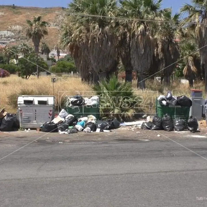 Troppi rifiuti da smaltire, a Crotone l'emergenza rischia di esplodere